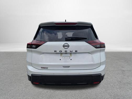 Everest White Pearl Tricoat 2026 Nissan Rogue Dark Armor