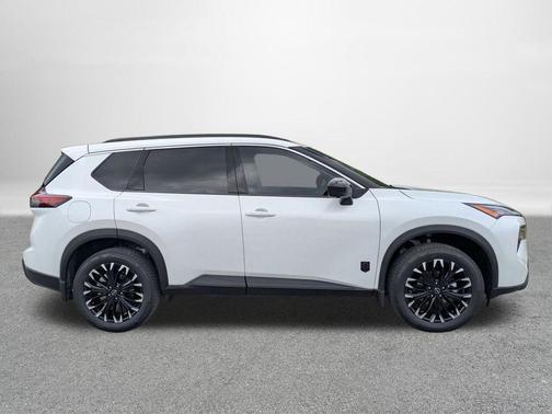 Everest White Pearl Tricoat 2026 Nissan Rogue Dark Armor