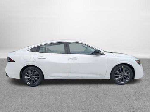 Aspen White Tricoat 2026 Nissan Sentra SL