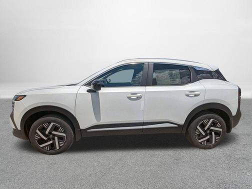 Aspen White Tricoat 2026 Nissan Kicks SV