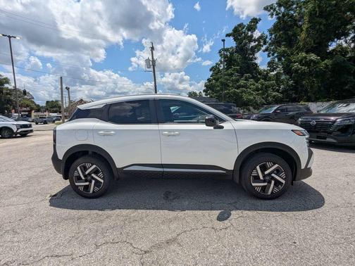 Aspen White Tricoat 2026 Nissan Kicks SV