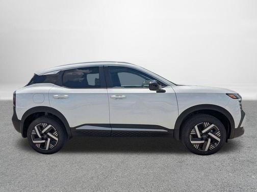 Aspen White Tricoat 2026 Nissan Kicks SV