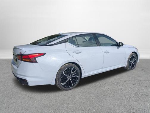 2025 Nissan Altima SR FWD