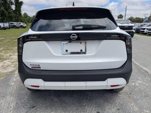 Fresh Powder 2026 Nissan Kicks S