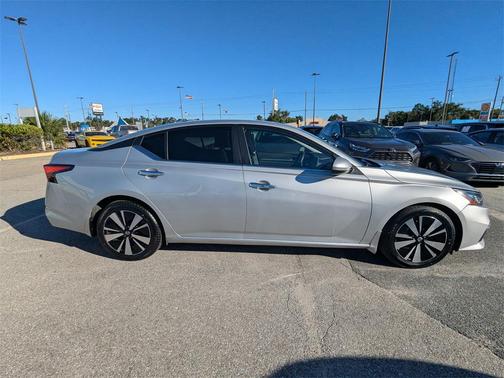 2022 Nissan Altima 2.5 SV