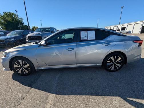 2022 Nissan Altima 2.5 SV