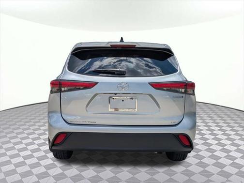 2023 Toyota Highlander Hybrid LE