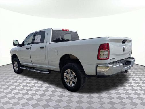Bright White Clearcoat 2024 RAM 2500 Big Horn Crew Cab 4x4 6'4' Box