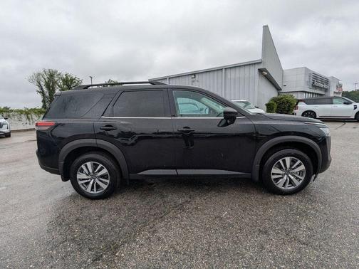 Super Black 2026 Nissan Pathfinder SL