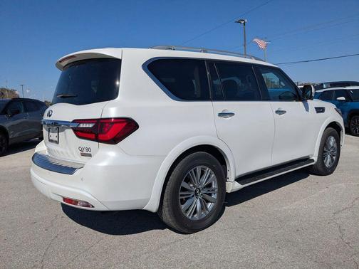 2024 INFINITI QX80 Luxe