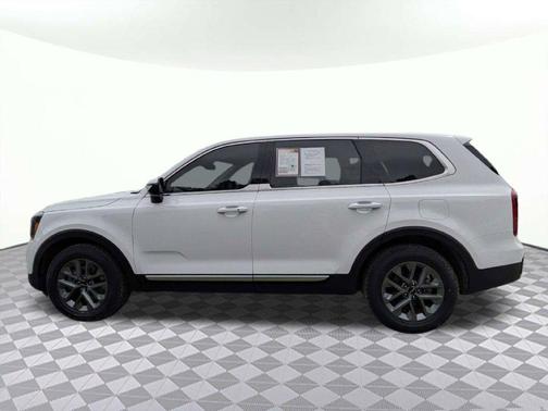 Glacial White Pearl 2024 Kia Telluride LX