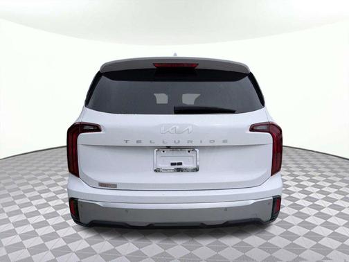 Glacial White Pearl 2024 Kia Telluride LX