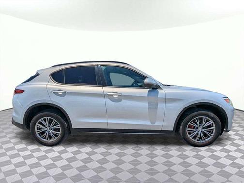 Moonlight Gray Metallic 2022 Alfa Romeo Stelvio Sprint
