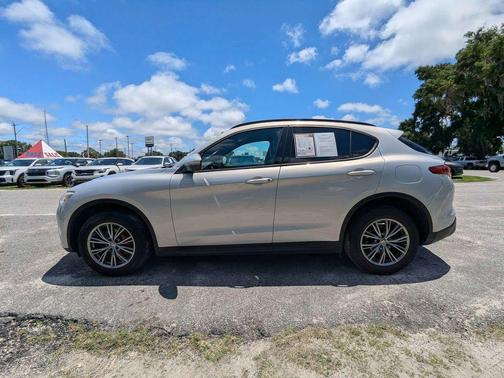 Moonlight Gray Metallic 2022 Alfa Romeo Stelvio Sprint