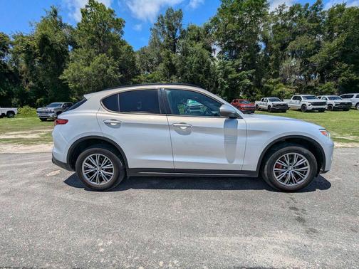 Moonlight Gray Metallic 2022 Alfa Romeo Stelvio Sprint