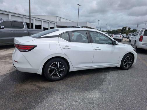 Aspen White Tricoat 2024 Nissan Sentra SV