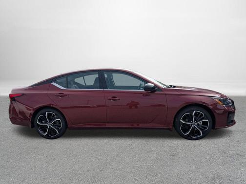 2025 Nissan Altima SR FWD