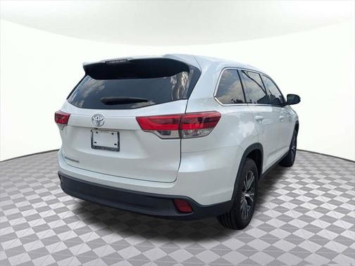 2019 Toyota Highlander LE I4