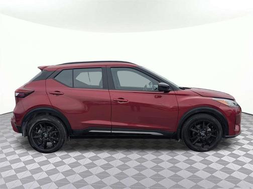 2022 Nissan Kicks SR