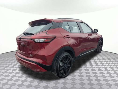 2022 Nissan Kicks SR