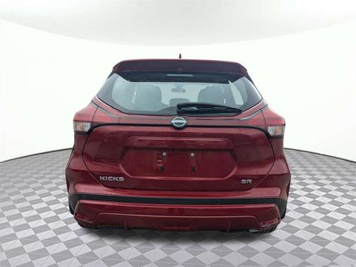 2022 Nissan Kicks SR