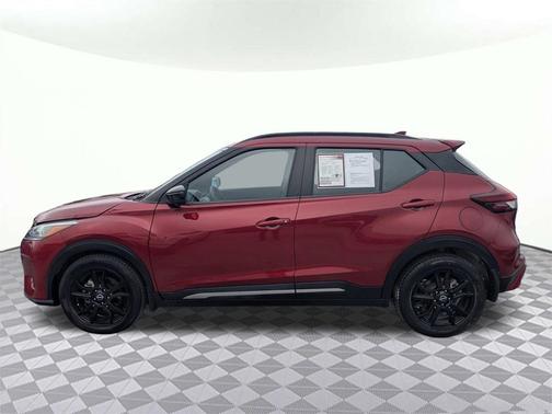 2022 Nissan Kicks SR