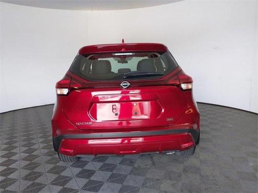 2022 Nissan Kicks SR