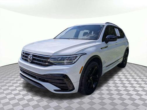 Pure White 2023 Volkswagen Tiguan 2.0T SE R-Line Black