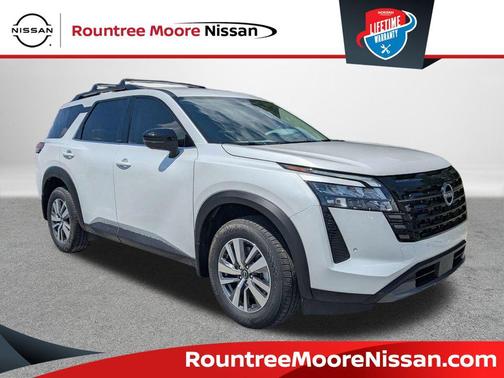 Everest White Pearl Tricoat 2026 Nissan Pathfinder SL