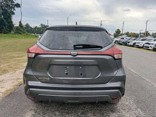 Gun Metallic 2021 Nissan Kicks S