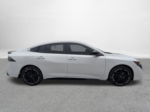 Aspen White Tricoat 2026 Nissan Sentra SR