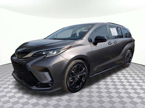 2021 Toyota Sienna XSE 7 Passenger