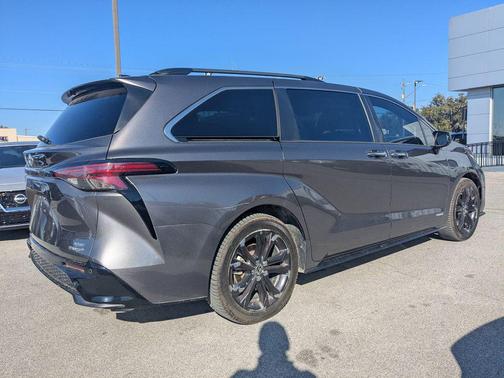 2021 Toyota Sienna XSE 7 Passenger