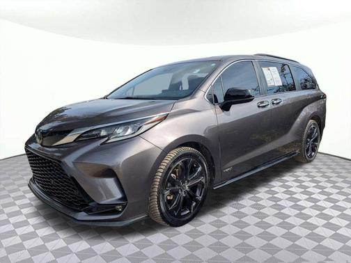 2021 Toyota Sienna XSE 7 Passenger