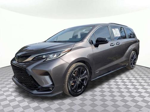 2021 Toyota Sienna XSE 7 Passenger