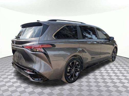 2021 Toyota Sienna XSE 7 Passenger