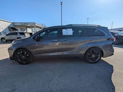 2021 Toyota Sienna XSE 7 Passenger