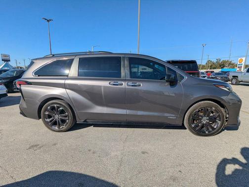 2021 Toyota Sienna XSE 7 Passenger