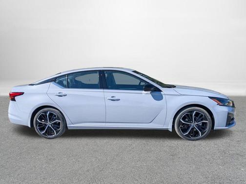 2025 Nissan Altima SR FWD