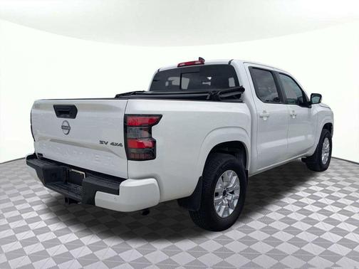 Glacier White 2024 Nissan Frontier SV