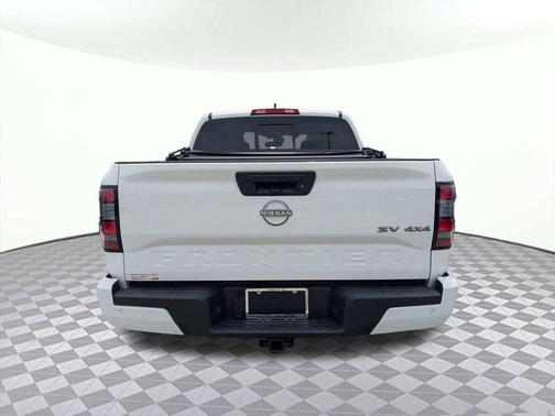 Glacier White 2024 Nissan Frontier SV