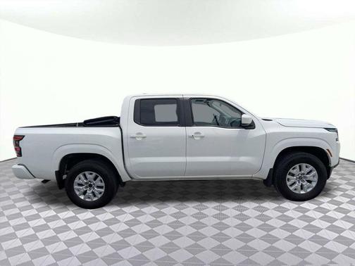 Glacier White 2024 Nissan Frontier SV