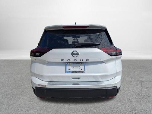 Everest White Pearl Tricoat 2026 Nissan Rogue SV