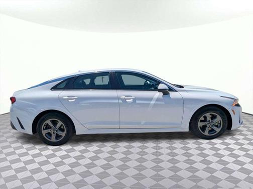 Glacial White Pearl 2023 Kia K5 LXS