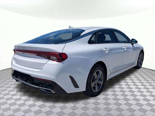 Glacial White Pearl 2023 Kia K5 LXS