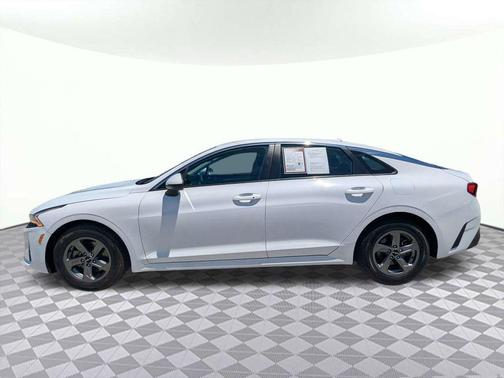 Glacial White Pearl 2023 Kia K5 LXS