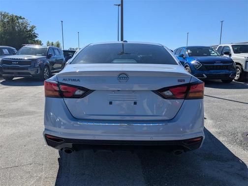 2023 Nissan Altima SR FWD