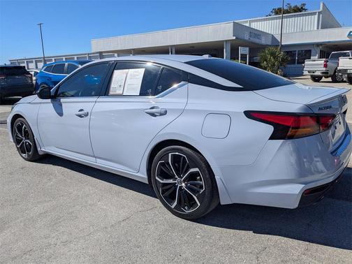 2023 Nissan Altima SR FWD