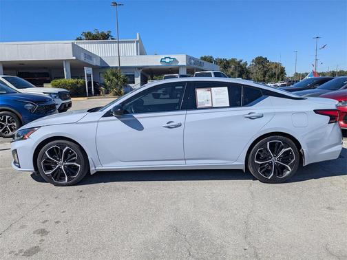 2023 Nissan Altima SR FWD
