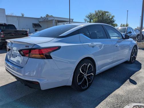 2023 Nissan Altima SR FWD
